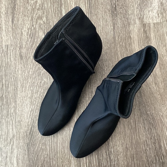Black heeled ankle booties - Picture 17 of 17